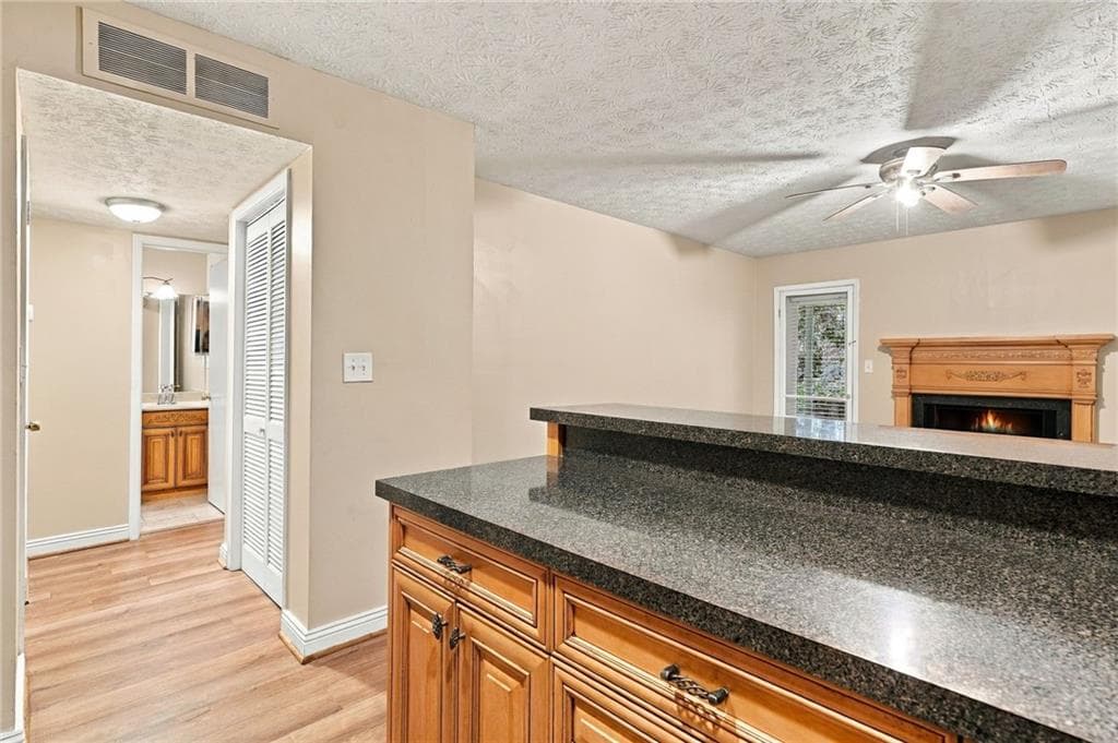 1 bedroom, 1 bathroom, 600 sq ft condominium for rent at 923 Dunbar Drive, Atlanta, GA 30338 for $1,500 a month — photo 6