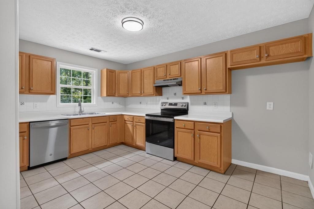 3 bedroom, 3 bathroom, 1,824 sq ft single family residence for rent at 4025 Hemingway Drive, Monroe, GA 30656 for $1,950 a month — photo 8