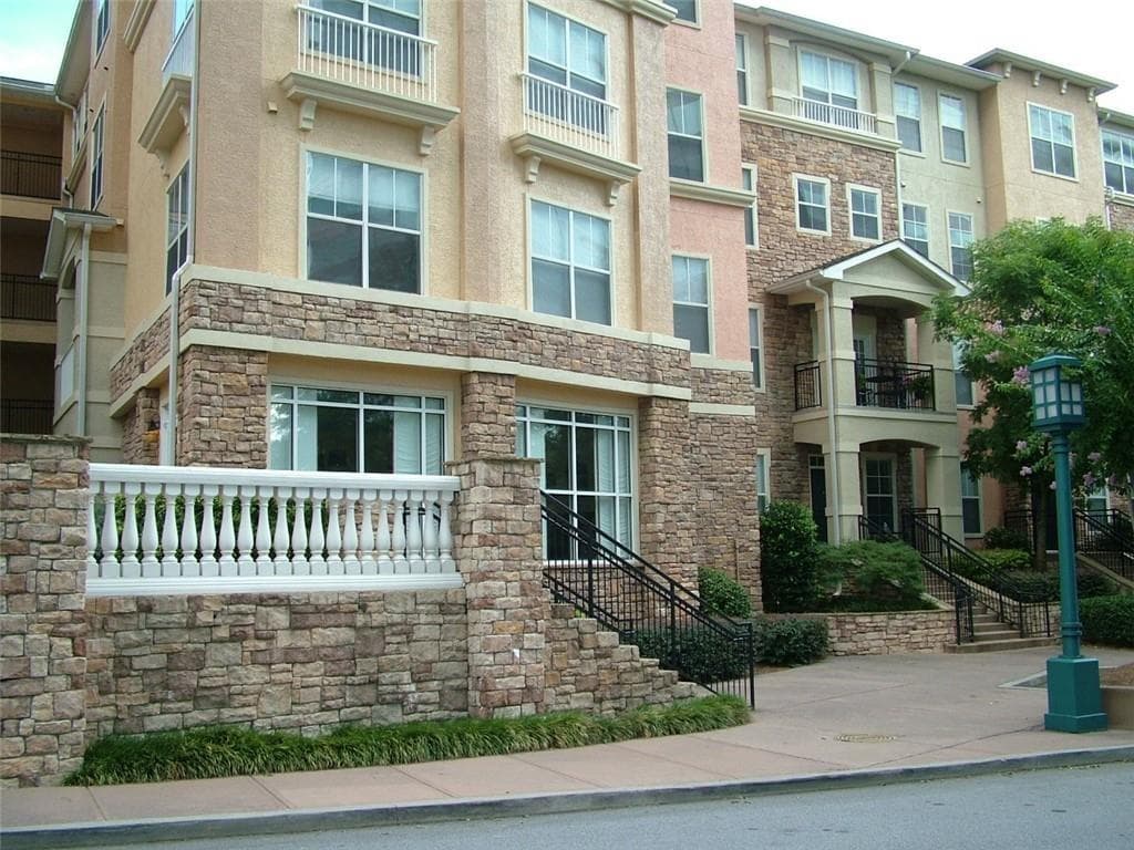 1 bedroom, 1 bathroom, 648 sq ft condominium for rent at 10 Perimeter Summit Boulevard 3403, Atlanta, GA 30319 for $1,450 a month — photo 1 of 18