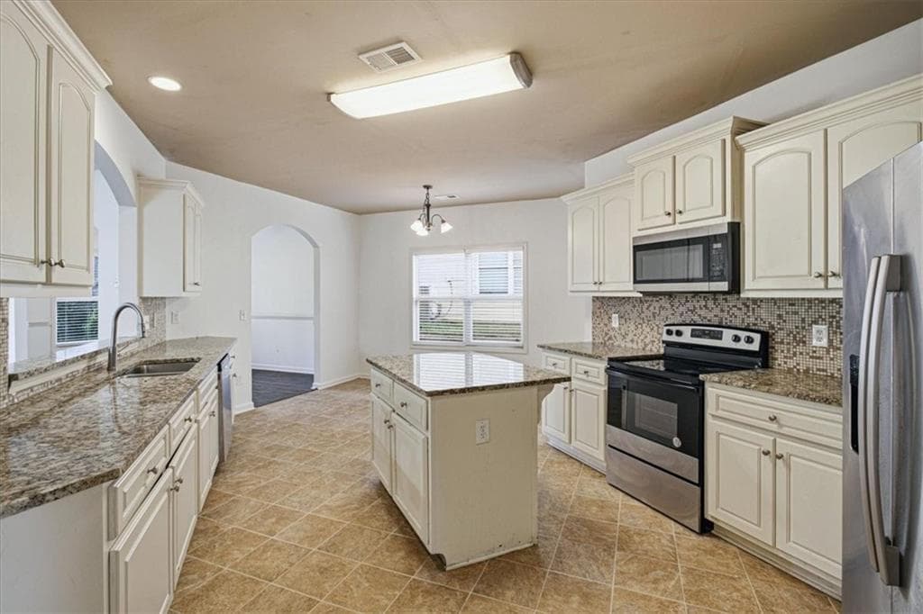 3 bedroom, 3 bathroom, 2,084 sq ft single family residence for rent at 578 Hardy Water Drive, Lawrenceville, GA 30045 for $2,200 a month — photo 7