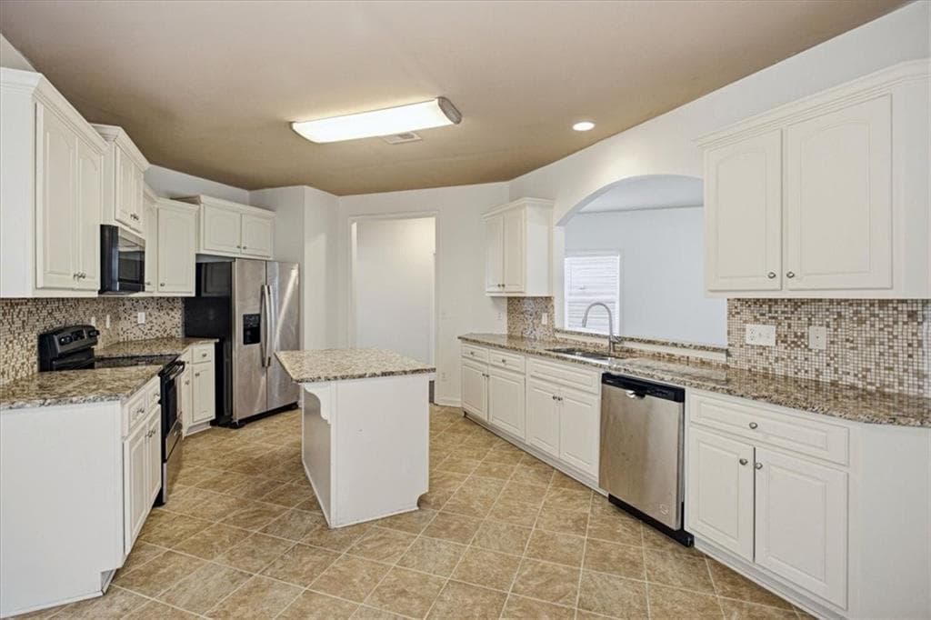 3 bedroom, 3 bathroom, 2,084 sq ft single family residence for rent at 578 Hardy Water Drive, Lawrenceville, GA 30045 for $2,200 a month — photo 9