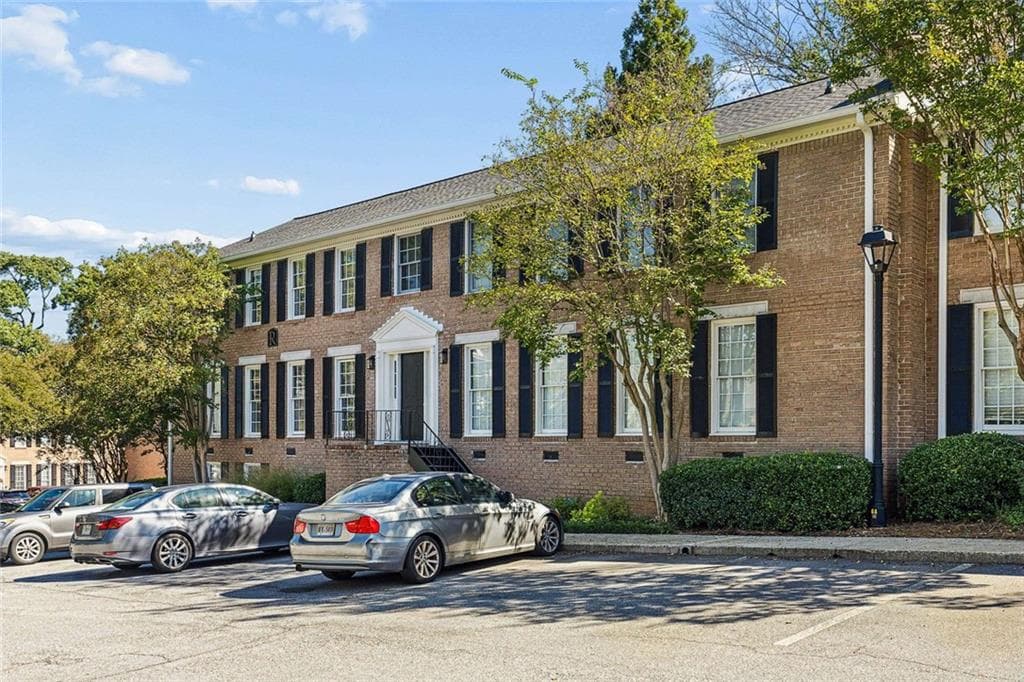 2 bedroom, 2 bathroom, 1,050 sq ft condominium for sale at 1101 Collier Road R3, Atlanta, GA 30318 — photo 2