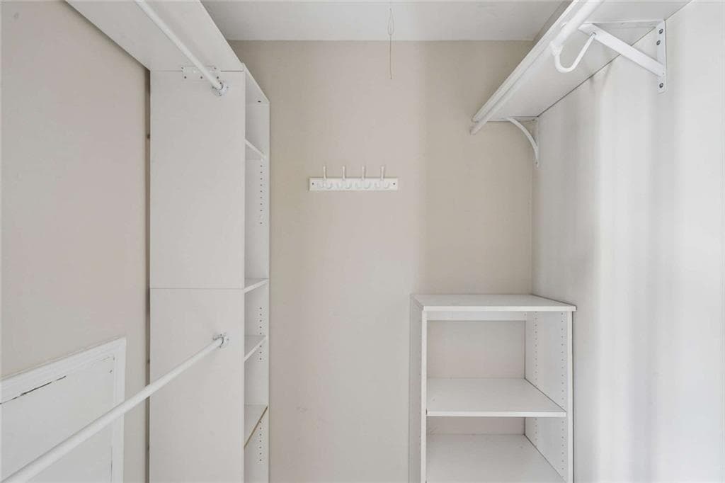 2 bedroom, 2 bathroom, 1,050 sq ft condominium for sale at 1101 Collier Road R3, Atlanta, GA 30318 — photo 4