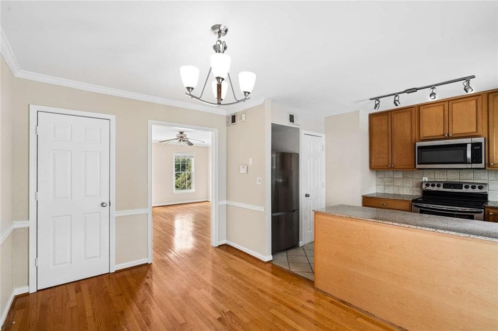 2 bedroom, 2 bathroom, 1,050 sq ft condominium for sale at 1101 Collier Road R3, Atlanta, GA 30318 — photo 9