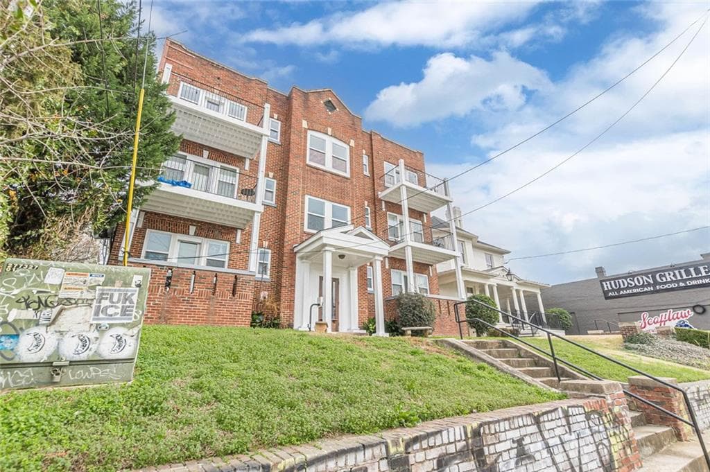 1 bedroom, 1 bathroom, 561 sq ft condominium for sale at 373 Moreland Avenue 108, Atlanta, GA 30307 — photo 2