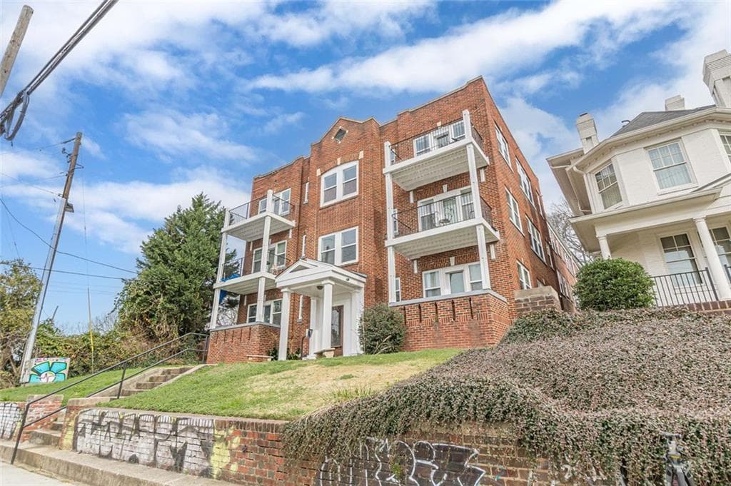 1 bedroom, 1 bathroom, 561 sq ft condominium for sale at 373 Moreland Avenue 108, Atlanta, GA 30307 — photo 3
