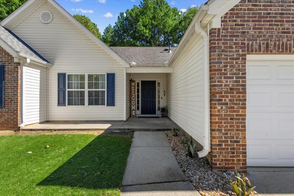 3 bedroom, 2 bathroom, 1,850 sq ft single family residence for sale at 5531 Skylar Creek Lane, Buford, GA 30518 — photo 10