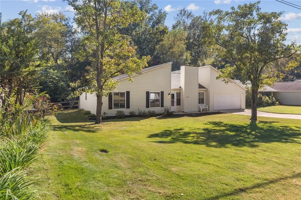 3 bedroom, 2 bathroom, 1,424 sq ft single family residence for sale at 219 Colony Springs Drive, Woodstock, GA 30188 — photo 2