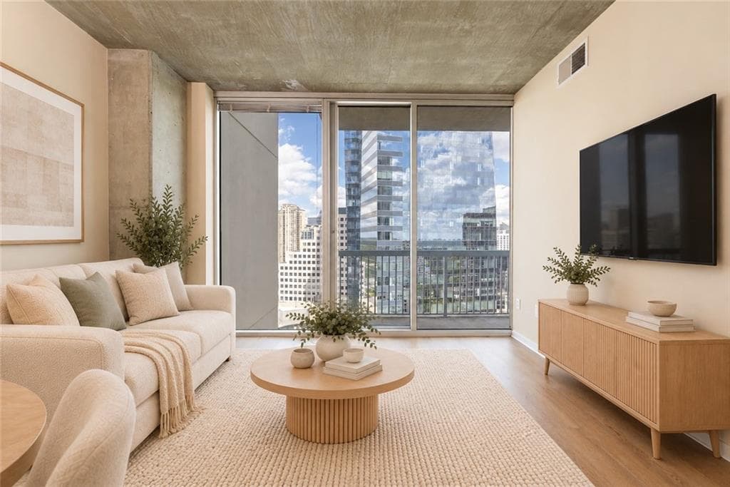 1 bedroom, 1 bathroom, 706 sq ft condominium for sale at 3324 Peachtree Road 1717, Atlanta, GA 30326 — photo 4