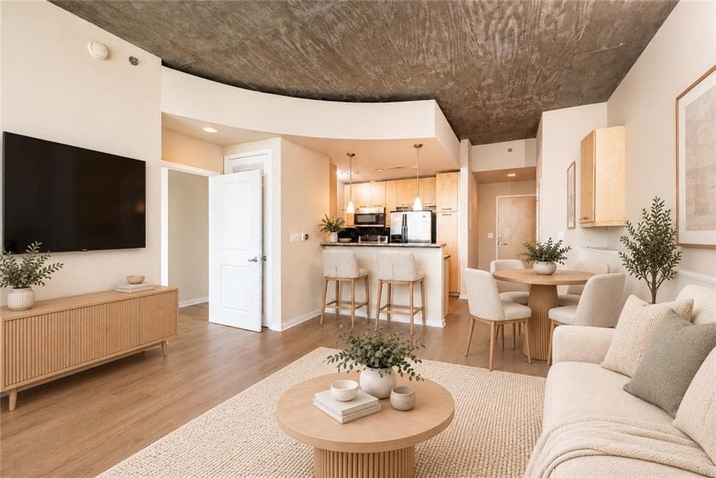 1 bedroom, 1 bathroom, 706 sq ft condominium for sale at 3324 Peachtree Road 1717, Atlanta, GA 30326 — photo 5