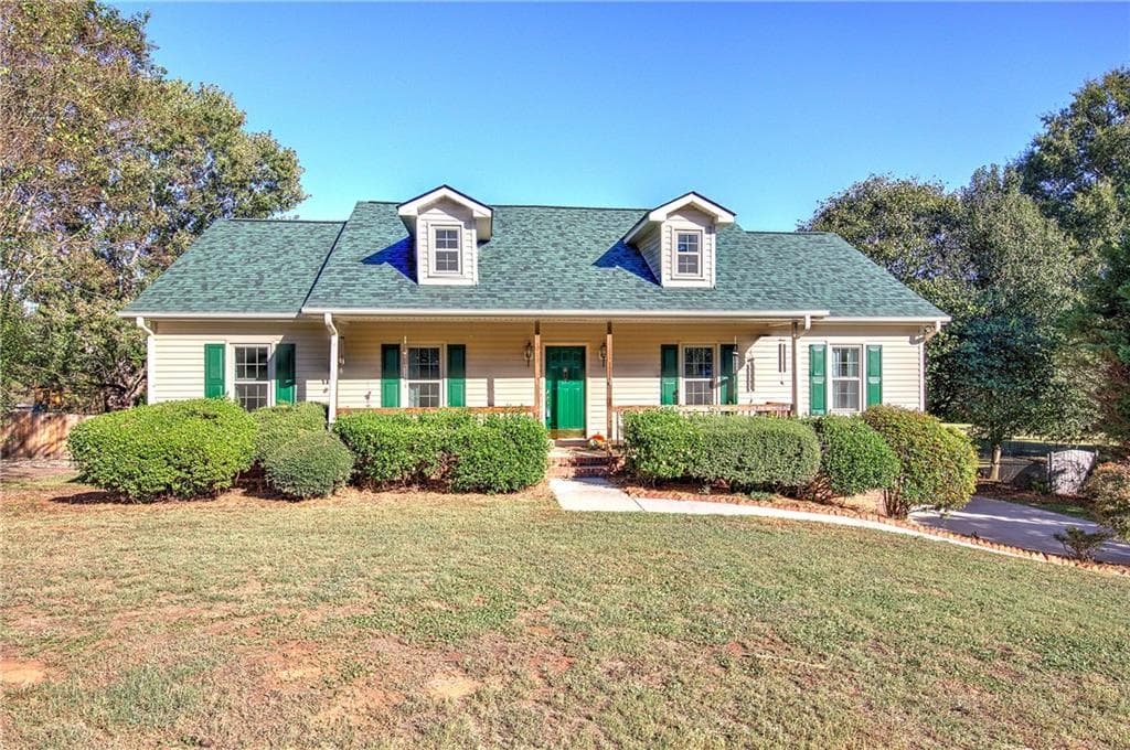 3 bedroom, 2 bathroom, 1,620 sq ft single family residence for sale at 32 Cliffhanger Pointe, Cartersville, GA 30120 — photo 1 of 36