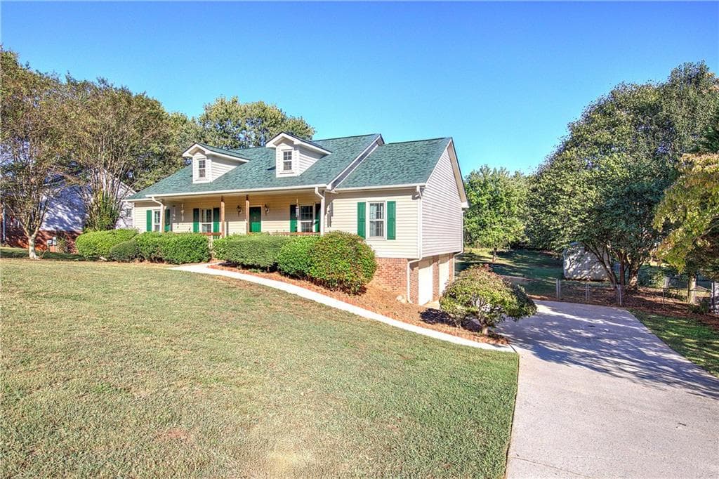 3 bedroom, 2 bathroom, 1,620 sq ft single family residence for sale at 32 Cliffhanger Pointe, Cartersville, GA 30120 — photo 2
