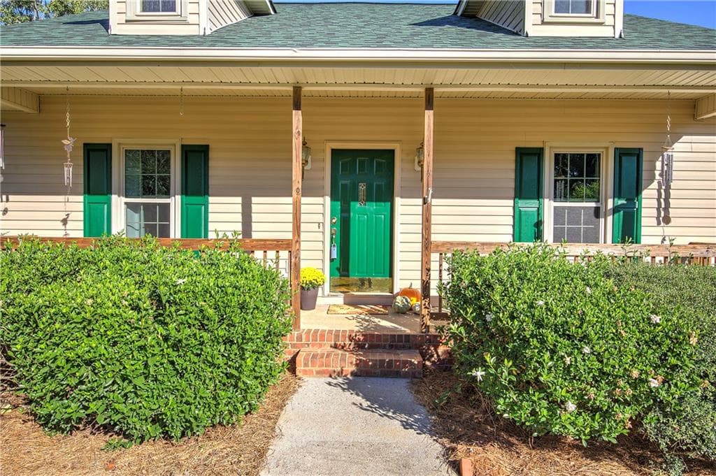 3 bedroom, 2 bathroom, 1,620 sq ft single family residence for sale at 32 Cliffhanger Pointe, Cartersville, GA 30120 — photo 4