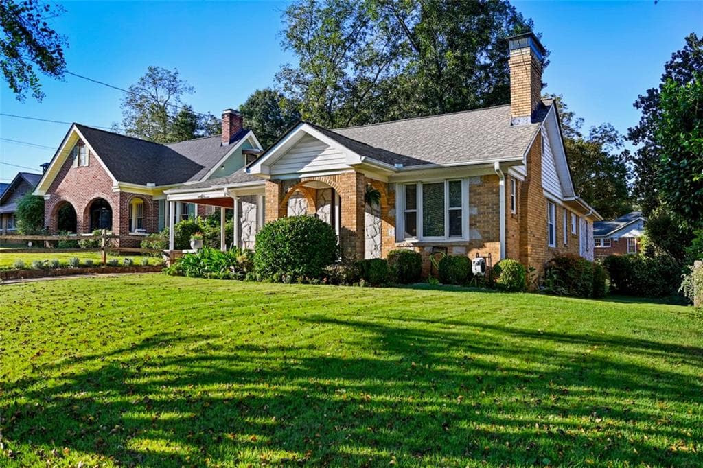 2 bedroom, 2 bathroom, 1,602 sq ft single family residence under contract at 1385 Jefferson Avenue, Atlanta, GA 30344 — photo 3