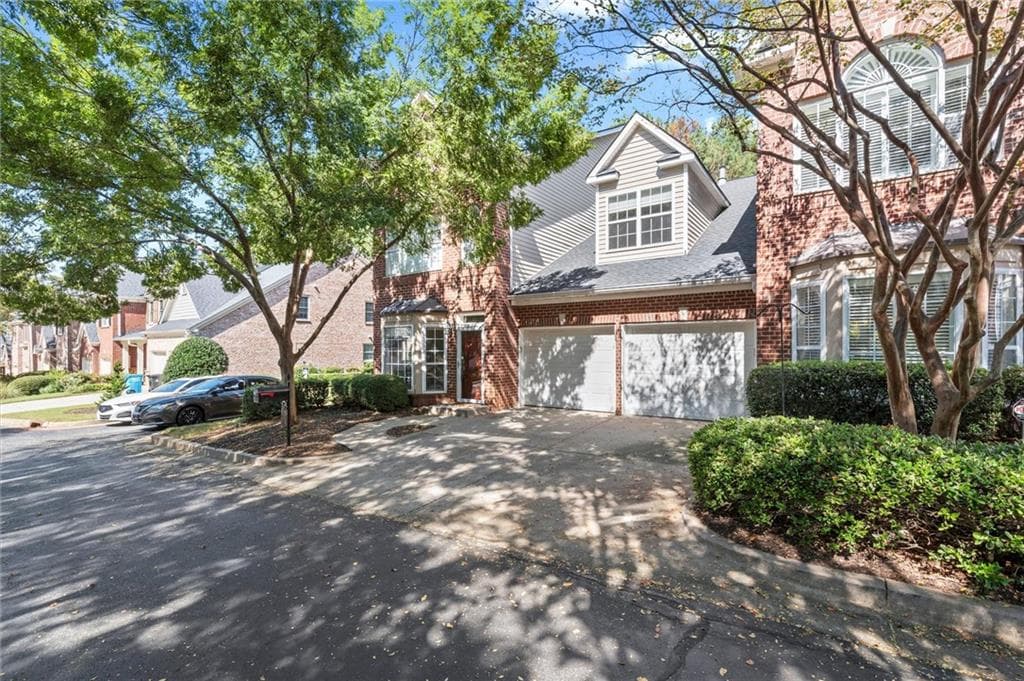 4 bedroom, 3 bathroom, 2,326 sq ft condominium under contract at 9000 Lexington Drive, Roswell, GA 30075 — photo 8