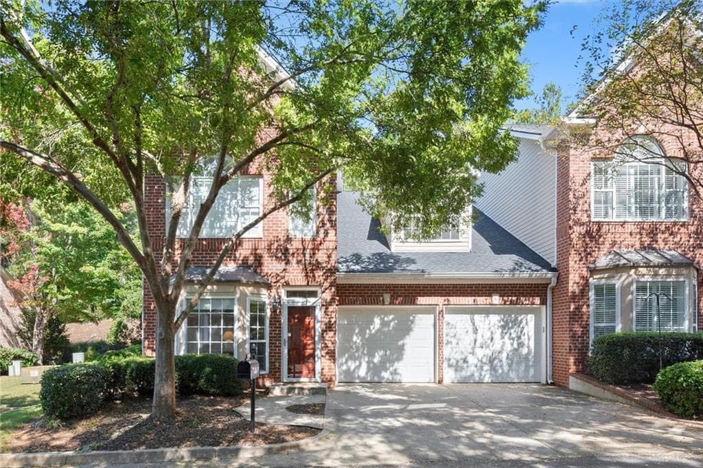 4 bedroom, 3 bathroom, 2,326 sq ft condominium under contract at 9000 Lexington Drive, Roswell, GA 30075 — photo 9