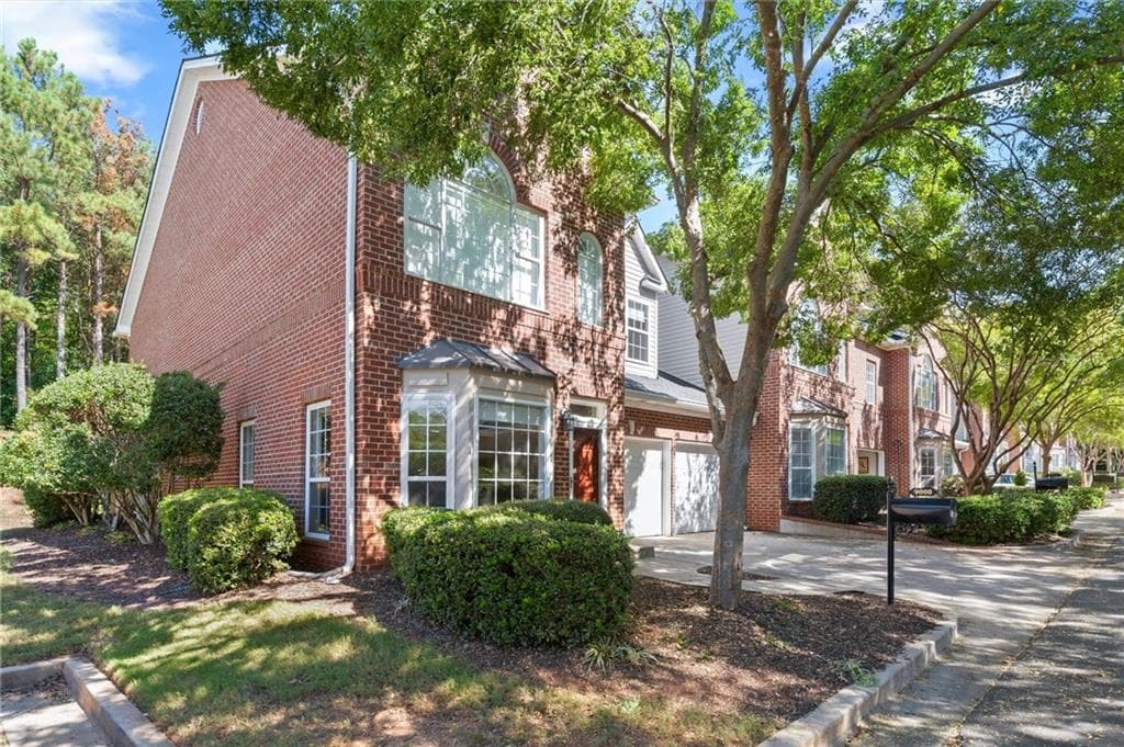 4 bedroom, 3 bathroom, 2,326 sq ft condominium under contract at 9000 Lexington Drive, Roswell, GA 30075 — photo 10