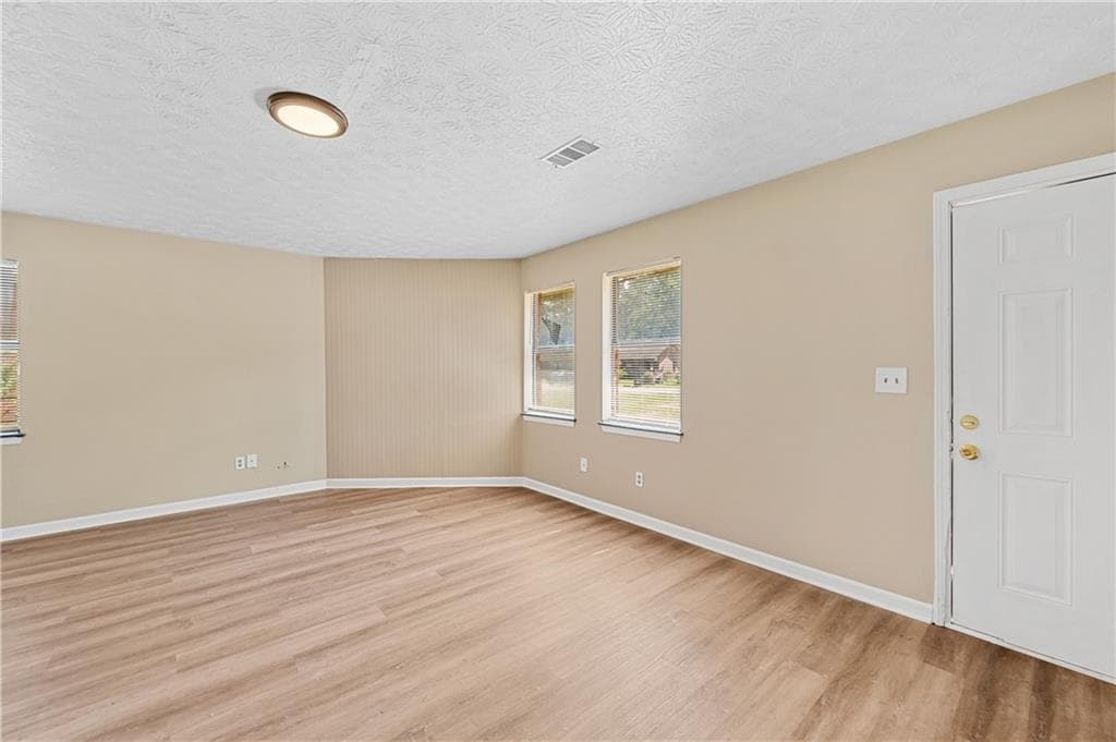 2 bedroom, 1 bathroom, 1,000 sq ft duplex for rent at 217 Tanglewood Drive A, Monroe, GA 30656 for $1,325 a month — photo 3