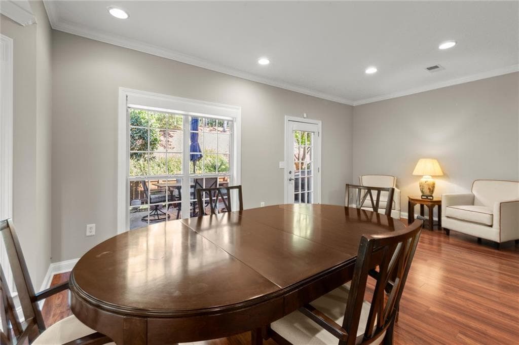 4 bedroom, 3 bathroom, 2,326 sq ft condominium under contract at 9000 Lexington Drive, Roswell, GA 30075 — photo 5