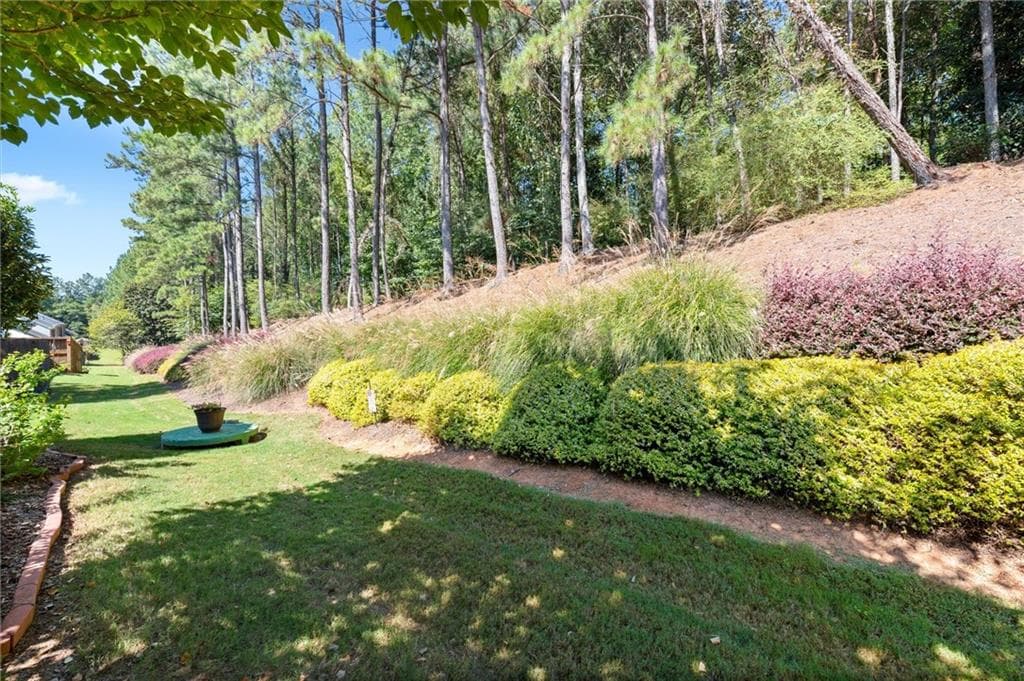 4 bedroom, 3 bathroom, 2,326 sq ft condominium under contract at 9000 Lexington Drive, Roswell, GA 30075 — photo 7