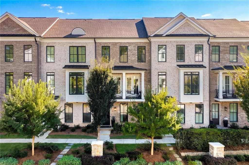 3 bedroom, 4 bathroom, 2,105 sq ft townhouse for sale at 290 Briscoe Way, Alpharetta, GA 30009 — photo 1 of 59