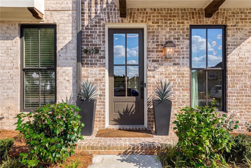 3 bedroom, 4 bathroom, 2,105 sq ft townhouse for sale at 290 Briscoe Way, Alpharetta, GA 30009 — photo 3
