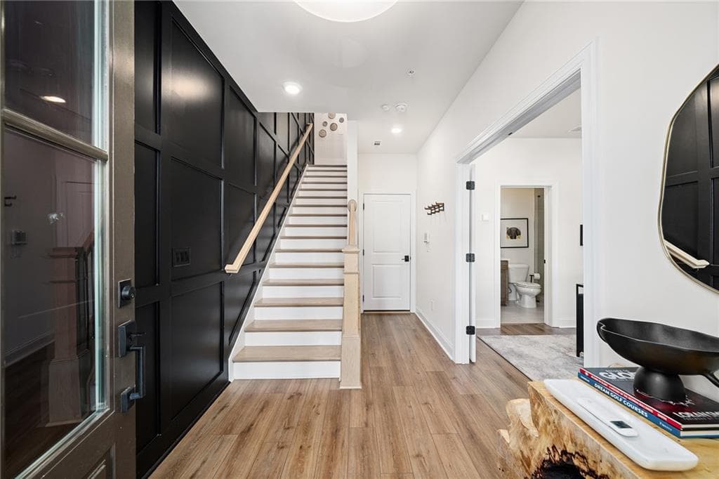 3 bedroom, 4 bathroom, 2,105 sq ft townhouse for sale at 290 Briscoe Way, Alpharetta, GA 30009 — photo 4