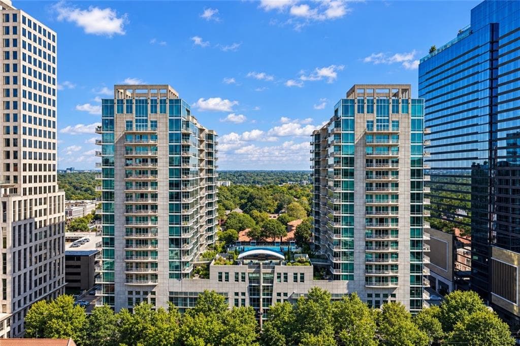 2 bedroom, 2 bathroom, 1,046 sq ft condominium for sale at 943 Peachtree Street 1310, Atlanta, GA 30309 — photo 1 of 38