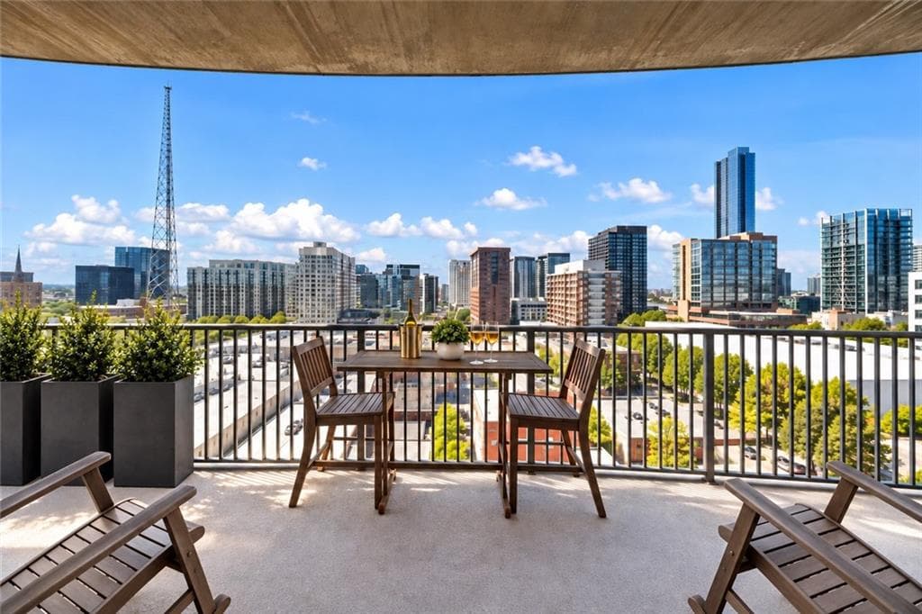 2 bedroom, 2 bathroom, 1,046 sq ft condominium for sale at 943 Peachtree Street 1310, Atlanta, GA 30309 — photo 2
