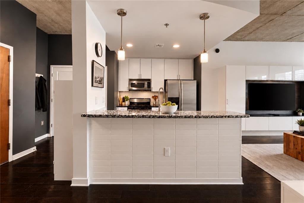 2 bedroom, 2 bathroom, 1,046 sq ft condominium for sale at 943 Peachtree Street 1310, Atlanta, GA 30309 — photo 5