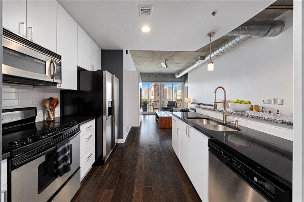 2 bedroom, 2 bathroom, 1,046 sq ft condominium for sale at 943 Peachtree Street 1310, Atlanta, GA 30309 — photo 7