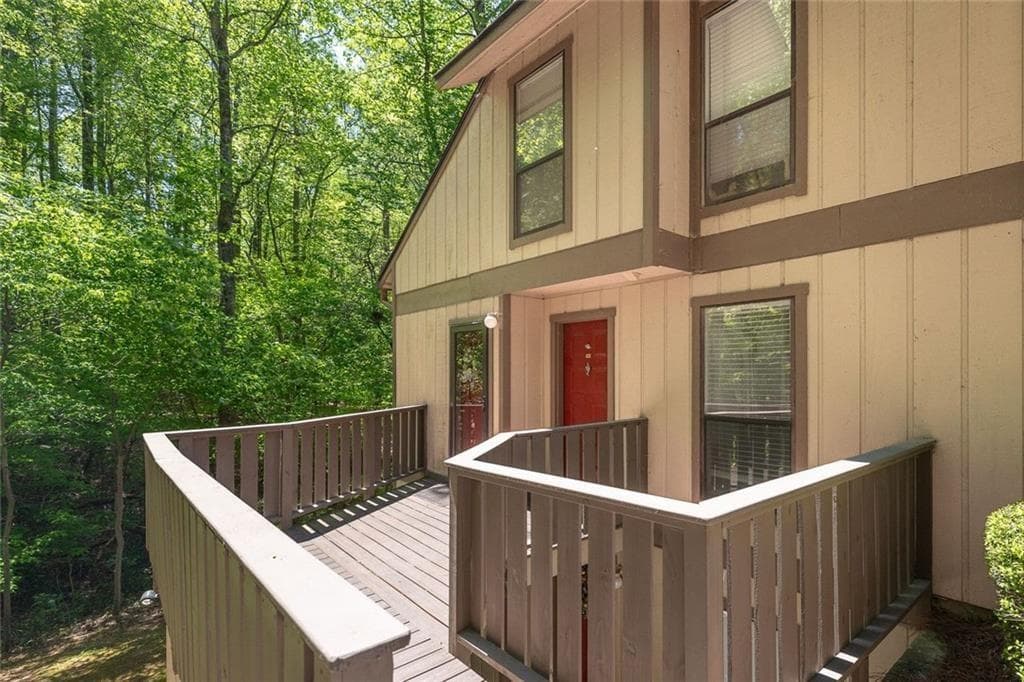 1 bedroom, 1 bathroom, 861 sq ft condominium for sale at 703 Woodcliff Drive, Sandy Springs, GA 30350