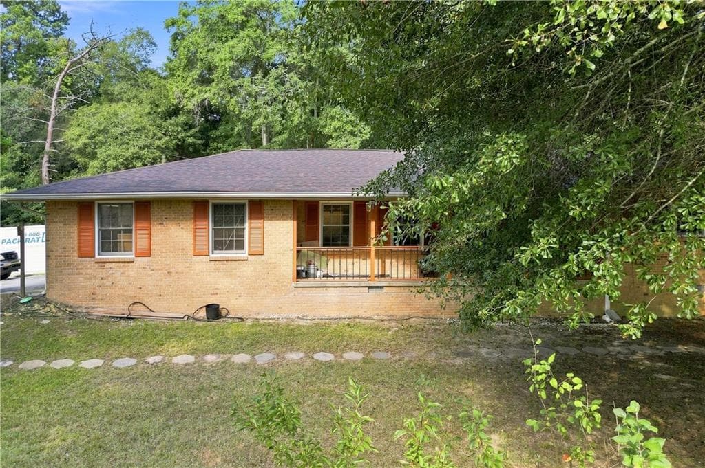 4 bedroom, 3 bathroom, 1,978 sq ft single family residence for sale at 6828 Rockland Road, Lithonia, GA 30038 — photo 3