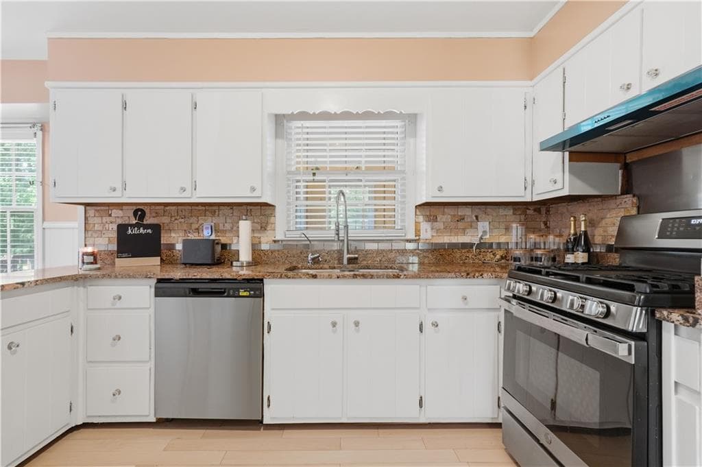 4 bedroom, 3 bathroom, 1,978 sq ft single family residence for sale at 6828 Rockland Road, Lithonia, GA 30038 — photo 4