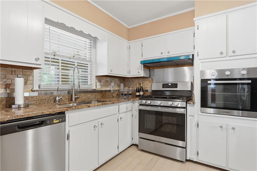 4 bedroom, 3 bathroom, 1,978 sq ft single family residence for sale at 6828 Rockland Road, Lithonia, GA 30038 — photo 5