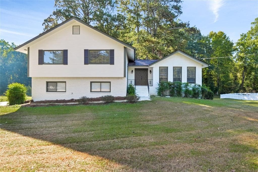 5 bedroom, 4 bathroom, 3,400 sq ft single family residence for sale at 150 Thornton Drive, Fayetteville, GA 30214 — photo 2