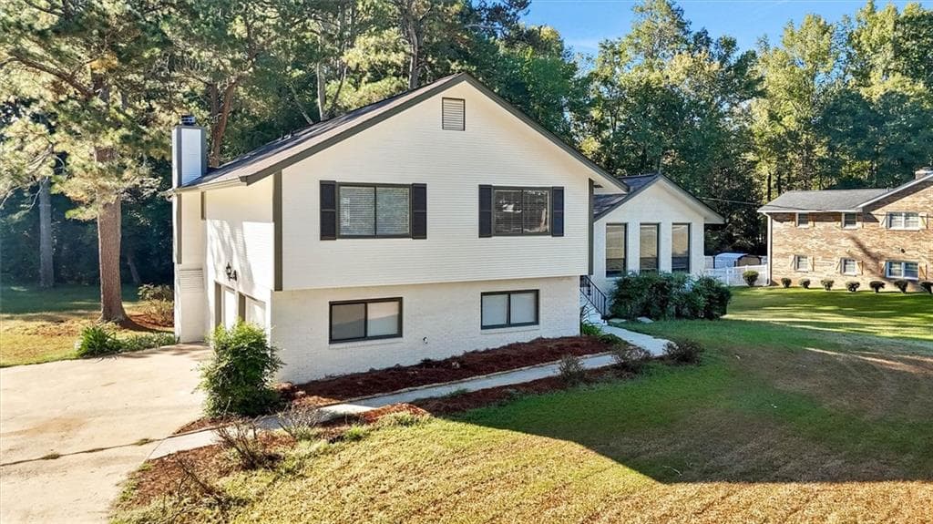 5 bedroom, 4 bathroom, 3,400 sq ft single family residence for sale at 150 Thornton Drive, Fayetteville, GA 30214 — photo 3
