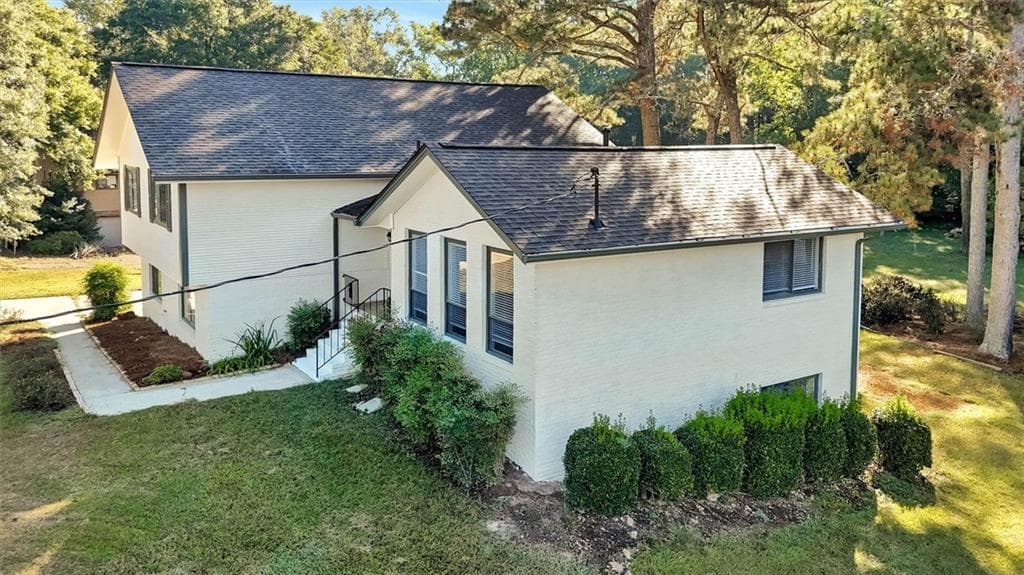 5 bedroom, 4 bathroom, 3,400 sq ft single family residence for sale at 150 Thornton Drive, Fayetteville, GA 30214 — photo 5