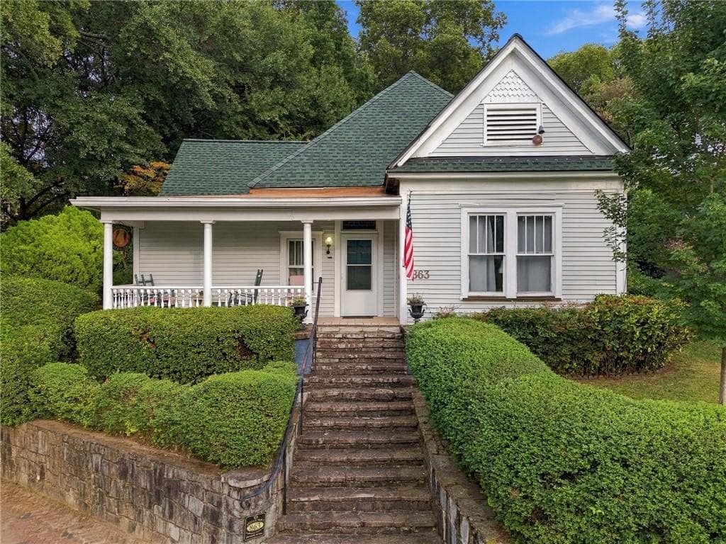 4 bedroom, 3 bathroom, 2,898 sq ft single family residence for sale at 863 Lake Avenue, Atlanta, GA 30307 — photo 1 of 43