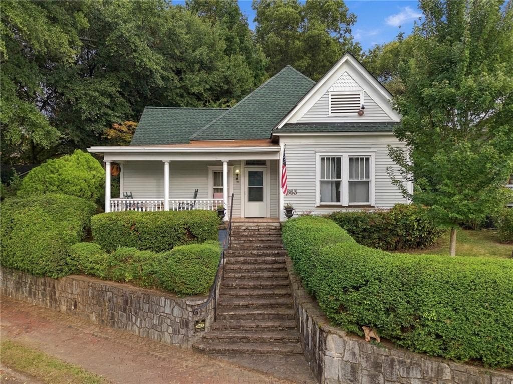 4 bedroom, 3 bathroom, 2,898 sq ft single family residence for sale at 863 Lake Avenue, Atlanta, GA 30307 — photo 2