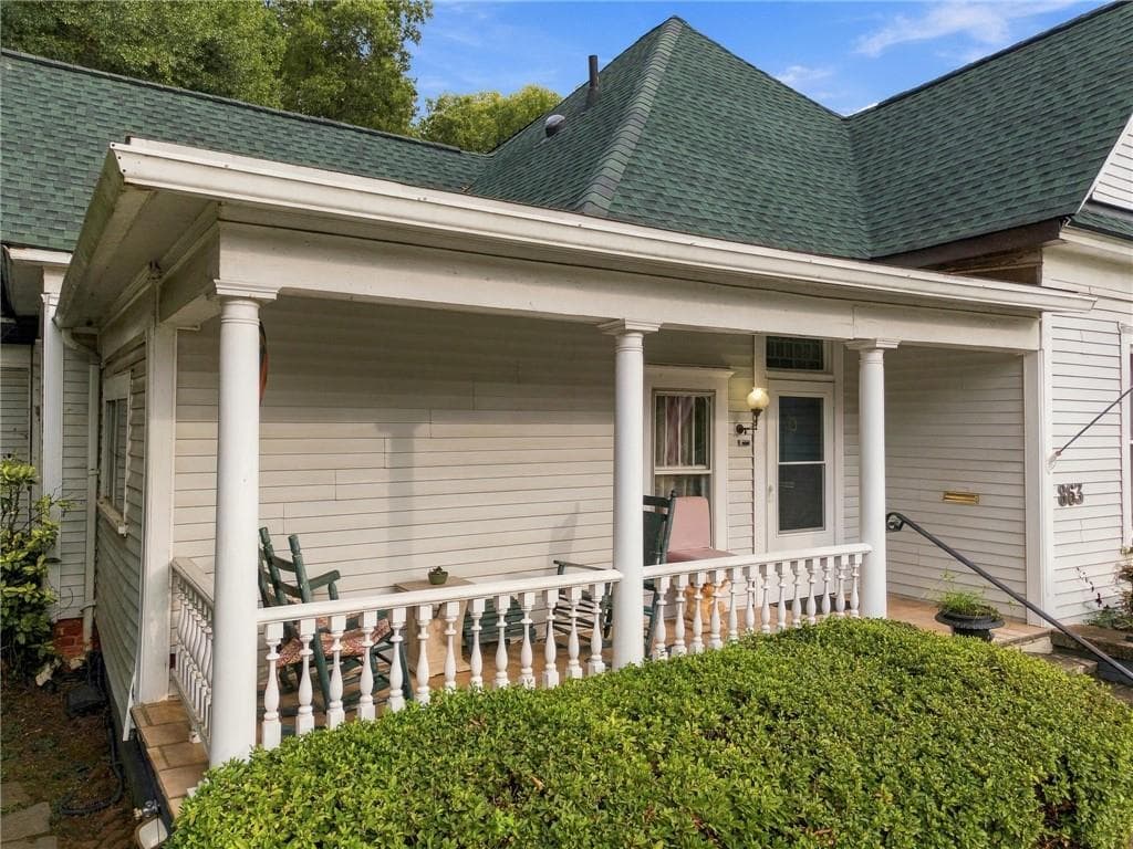 4 bedroom, 3 bathroom, 2,898 sq ft single family residence for sale at 863 Lake Avenue, Atlanta, GA 30307 — photo 4