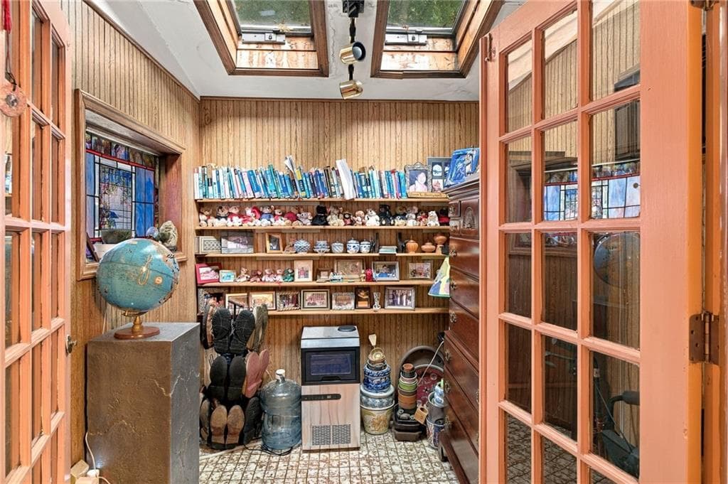 4 bedroom, 3 bathroom, 2,898 sq ft single family residence for sale at 863 Lake Avenue, Atlanta, GA 30307 — photo 8