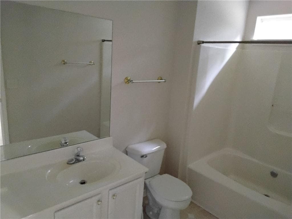 2 bedroom, 3 bathroom, 1,498 sq ft townhouse for sale at 914 Tree Creek Boulevard, Lawrenceville, GA 30043 — photo 7