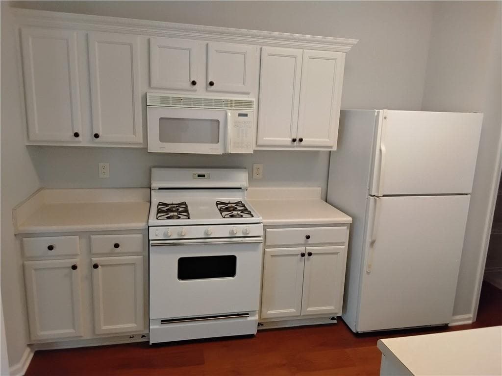 2 bedroom, 3 bathroom, 1,498 sq ft townhouse for sale at 914 Tree Creek Boulevard, Lawrenceville, GA 30043 — photo 2