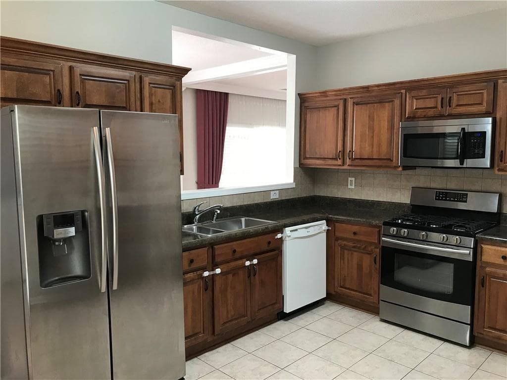 3 bedroom, 3 bathroom, 1,940 sq ft single family residence for rent at 6135 Pattingham Drive, Roswell, GA 30075 for $2,600 a month — photo 7