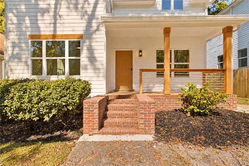 4 bedroom, 3 bathroom, 1,659 sq ft single family residence for sale at 1007 Camilla Street, Atlanta, GA 30314 — photo 2