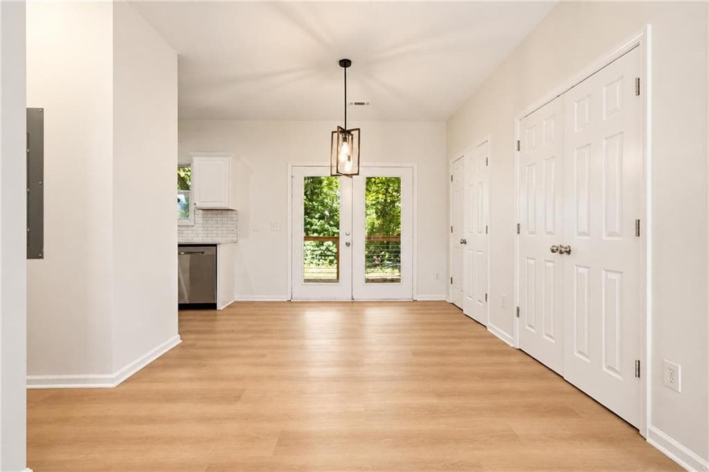 4 bedroom, 3 bathroom, 1,659 sq ft single family residence for sale at 1007 Camilla Street, Atlanta, GA 30314 — photo 5