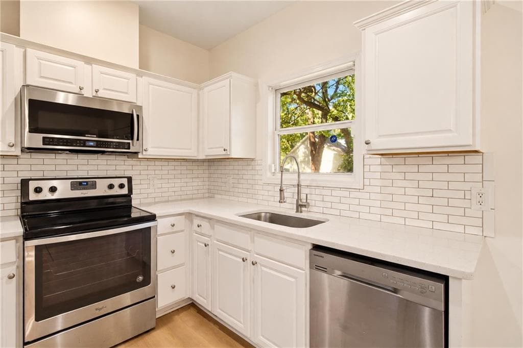 4 bedroom, 3 bathroom, 1,659 sq ft single family residence for sale at 1007 Camilla Street, Atlanta, GA 30314 — photo 8