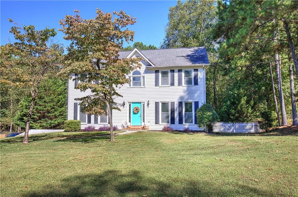 4 bedroom, 2 bathroom, 2,478 sq ft single family residence for sale at 186 Charles Drive, Calhoun, GA 30701 — photo 2