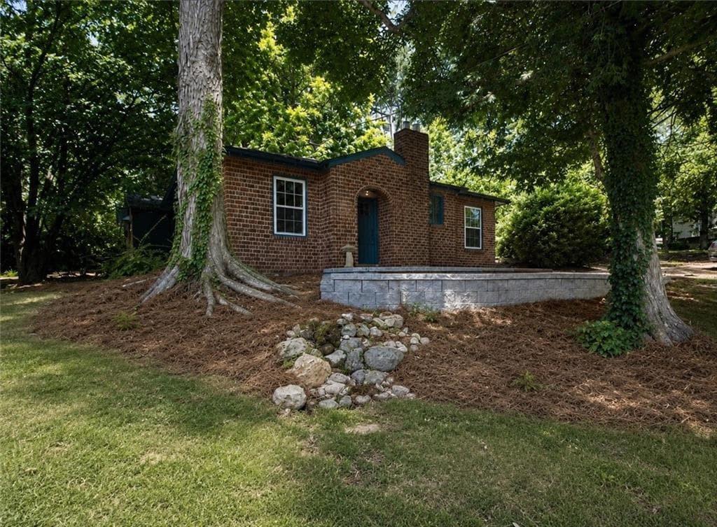 3 bedroom, 2 bathroom, 1,305 sq ft single family residence for sale at 203 Church Street, Rome, GA 30161 — photo 2